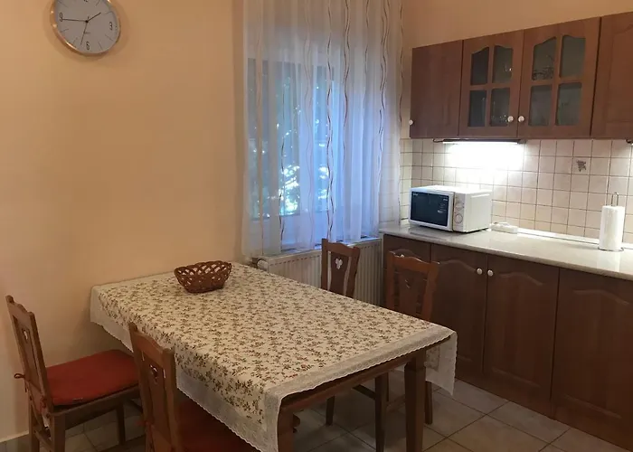 Jokai Apartmanhaz Apartment *